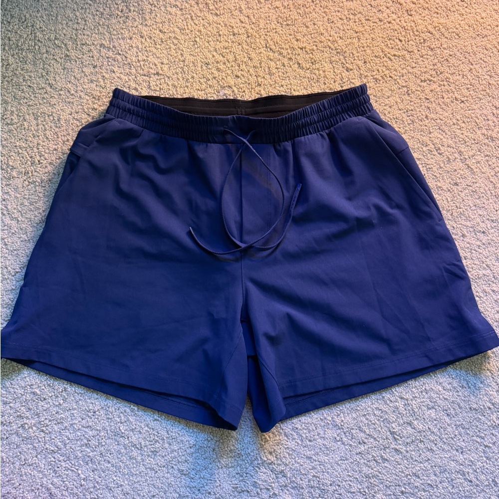 Lululemon Lightweight Shorts w/Lining - Size Large